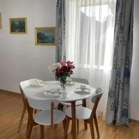 Easy Living Apartments - Old Town Apartment